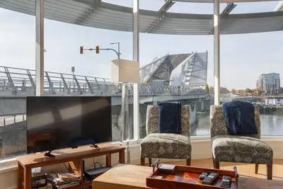 Appartement de 2 lits et 2 salles de bain sur le port intérieur