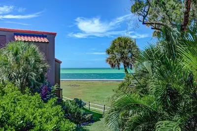 Image de Gulf Frontage avec accès, jetée privée sur Siesta Key, condo de 2 niveaux w / Rénovations, 2 Master Suites