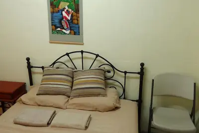Image de 32 - Chambre Queen avec salle de bain partagée
