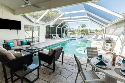 Image de Briarwood Single Story Home w / Pool / Spa- Profitez d'une vue imprenable sur le lac depuis Lanai et le salon!