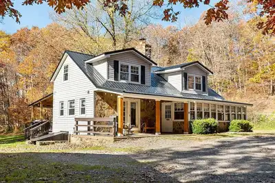 Image de Cedar Lodge d'Ovr! Chaleureux et accueillant sur Stony Fork Creek! Jacuzzi! Grande cour!