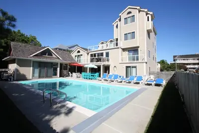 Image de Sommeil 16 w / piscine chauffée, ascenseur, 1 maison à l'océan w / salle de jeux, golf gratuit, parc aquatique et plus! .