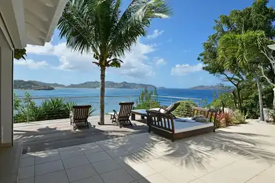 Image de Villa de 2 chambres avec piscine à débordement Pointe Milou