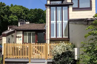 Image de Deux chambres / deux salles de bains. Tranquille et bien situé.