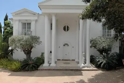 Image de Villa de luxe dans un emplacement privilégié avec d'excellentes vues sur la mer et la montagne