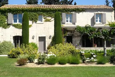 Image de Stylish Big Country House with large heated Magnesium Pool full aircon Paradou