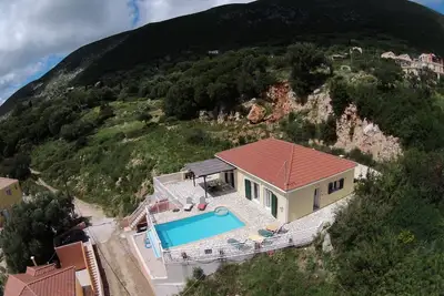 Image de Villa privée avec piscine et vue mer