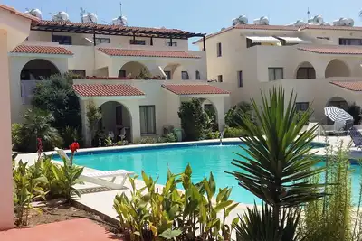 Image de Appartement moderne de 2 chambres avec WiFi situé dans la zone universelle de Paphos
