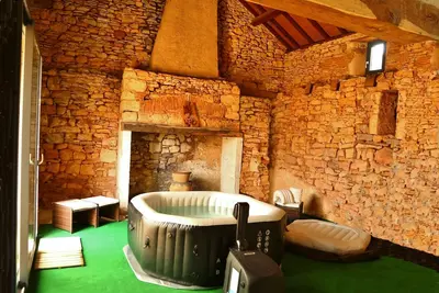 Image de Gîte 4**** de charme avec Spa, wifi, vélos, draps, linge, éq. bébé fournis