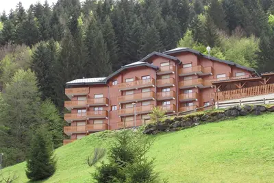 Image de Appartement dans station de ski avec vue sur la montagne et à seulement 150m à pied de la remontée mécanique.