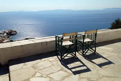Image de Magnifique villa avec vue imprenable sur le monastère de Chrysopigi et la mer