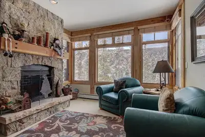 Image de Large 2 Bedroom Townhome Modern Settlers Creek!