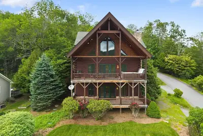 Image de Comptime - situé à Seven Devils, bain à remous, table de billard, vue magnifique!