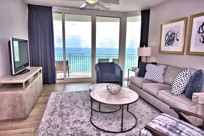 Image de 1111 - 2b \/ 2 Bain avec des cailloux. Chambre des maîtres et salon face au golfe!