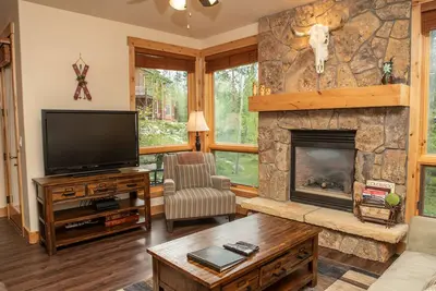 Image de Modern Living de luxe Ă Secluded Settlers Creek!