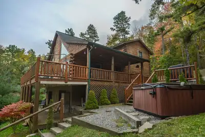 Magnifique maison en bois rond avec bord de lac spectaculaire