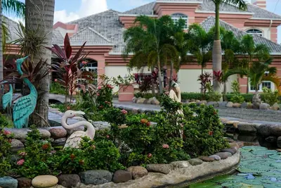Image de Villa Dora Mae Est Une Acclamation D'ÉLÉGANCE Et De Sophistication!