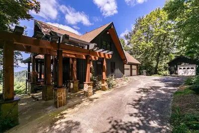 Image de Grandfathers Porche - 4br, 3ba - Hot Tub - 15min Pour Blowing Rock - Vue sur la montagne