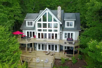 Maison au bord du lac avec 5 maîtres et quai privé!