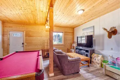 Image de 2 Gratuit! Nts 7 ch, * Hot Tub * Volley-ball, fers à cheval, foyer, animaux domestiques Ok