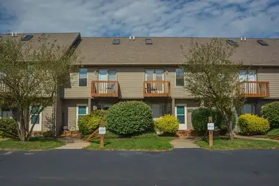 Image de Maison de ville spacieuse en face de Wisp Resort