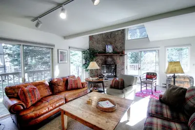 Image de K1 Gore Creek Meadows - Maison de ville spacieuse, bain à remous privé, vue sur la montagne