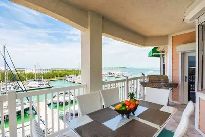Image de << Sunset Dreams @ Florida Bay >> Condo de luxe / Pool & Spa + Derniers Services CLÉS. . .