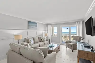 Image de Magnifiquement rénové condominium Gulf-Front - aucune dépense épargnée! (302)