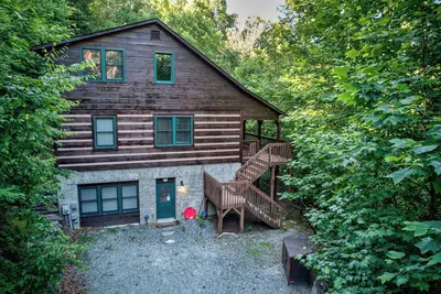 Image de La cabane de l'oncle John dans le paisible Valle Crucis - Bain à remous - Table de billard - Ping Pong