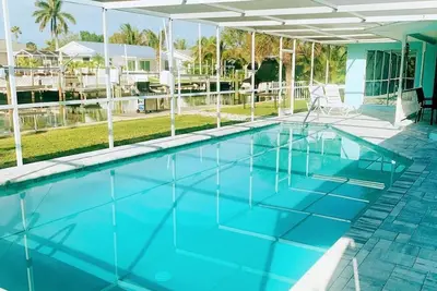 Image de Our Little Secret - Front Canal Pool Home - A proximit�� des plages