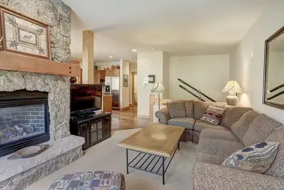 Image de Platinum nominale Large 2 Bedroom Townhome in Beautiful Settlers Creek!