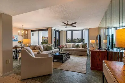 Image de Enclave # 302a Situé en Face de la Plage! Croisière Gratuite Avec les Dauphins!