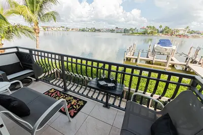 Image de Waterfront Townhome au large de Gulf Shore Drive w / Boat Dock & accès à la plage privée de l'autre côté de la rue!