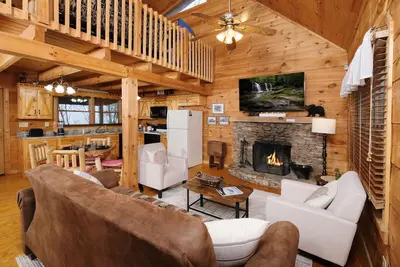 Image de BEAUTÉ, COMMODITÉ, QUALITÉ. . . Cove Creek Lodge