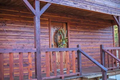 Image de Sunrise Sanctuary: vue imprenable sur le lever du soleil sur la montagne, bain à remous, hamac, cheminée