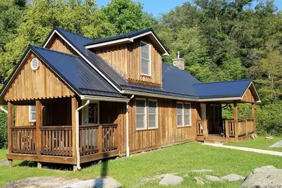 Image de Cottage Ovr sur Meadow Run. Cabine confortable donnant sur un magnifique ruisseau naturel