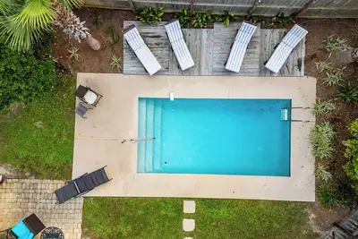 Image de Seabreeze-Frangista Beach! Rénové! Piscine privée! 3 min à pied de la plage! !