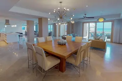 Image de Grand condo en bord de mer situé au Ritz-Carlton, Grand Cayman