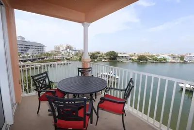 Image de Animaux acceptés front de mer, Wi-Fi et câble gratuits, piscine, équipement de plage, W / D, Parking- 403 Harborview Grande