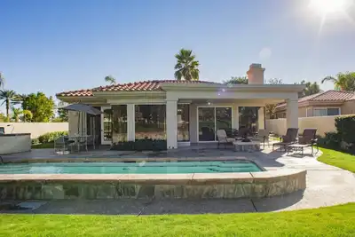 Image de Vue sur la montagne Weisskopf Home - Piscine et spa privés d'eau salée, foyer extérieur au gaz et casita - Pga West