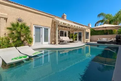 Image de Retraite privée de vacances Rock Desert, à 2 miles de Indian Wells Tennis Garden, piscine privée et Spa