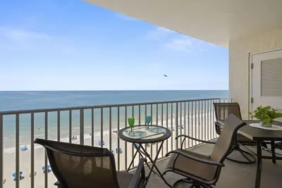 Image de Penthouse en bord de mer, vues spectaculaires, W / D, Wi-Fi, câble, piscine, bain à remous- Sandcastle Penthouse # 3