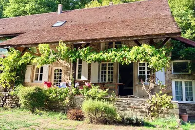 Image de Maison idyllique en pierre, ensoleillée, orientée sud, charmante et isolée.