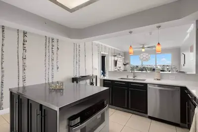 Image de Animaux acceptés, vues sur la marina, décoration moderne, cuisine gastronomique, piédestal W / D, bain à remous-404 Bay Harbor