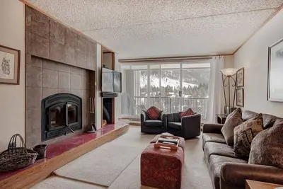Image de Grande une chambre avec une demi-baignoire supplémentaire!