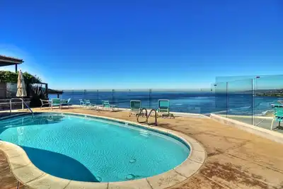 Dana Point Oceanfront Condo avec piscine, superbes vues, unité mise à jour!