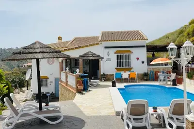 Image de Villa spacieuse et studios à Viñuela, près de la côte (Torre Del Mar)