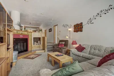 Image de Immense condo 2 chambres in the Pines - Amazing Value!