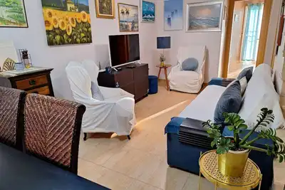 Image de Maison accueillante avec piscine partagée et une connexion Wi-Fi