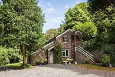 Image de Le Coach House à Lower Coombe Royal - idéal pour les familles / amis. Les chiens sont les bienvenus.
